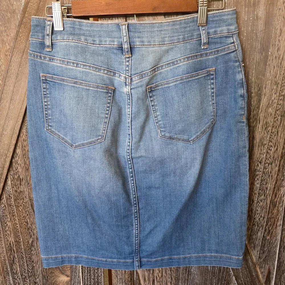 Westport Skirt Women's Size 4 Light Denim Embroidered Details Short Stretch